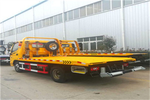 彝良附近拖车救援搭电